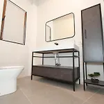Umbrella Street Center Luxury 2 Bedroom *