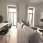 Umbrella Street Center Luxury 2 Bedroom * בוקרשט