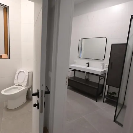 Umbrella Street Center Luxury 2 Bedroom