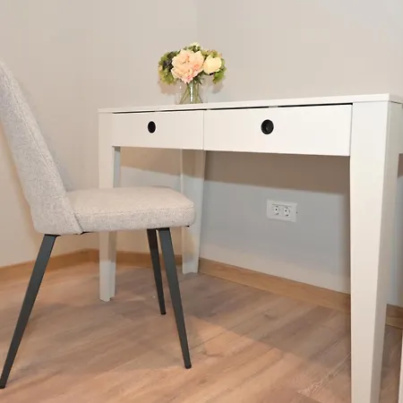 Umbrella Street Center Luxury 2 Bedroom