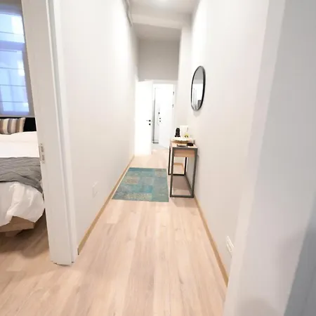 Umbrella Street Center Luxury 2 Bedroom