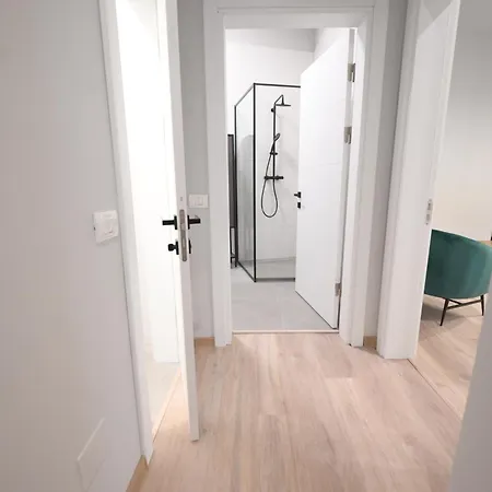 Umbrella Street Center Luxury 2 Bedroom アパート *