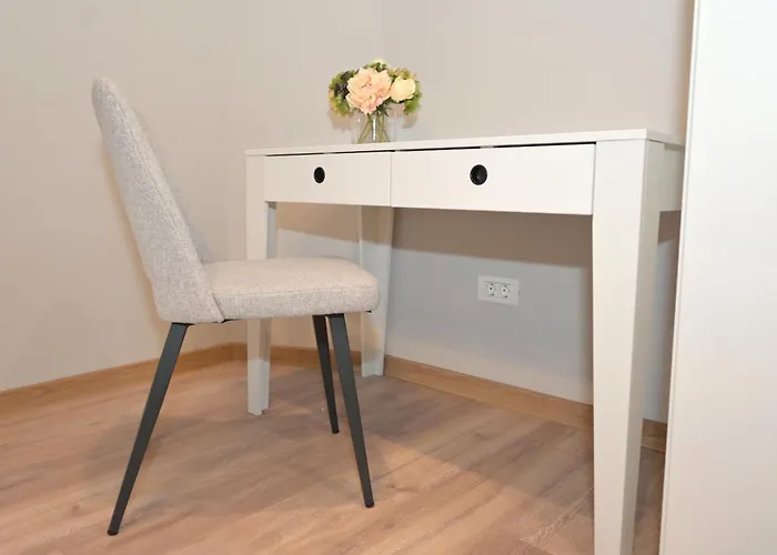 Umbrella Street Center Luxury 2 Bedroom