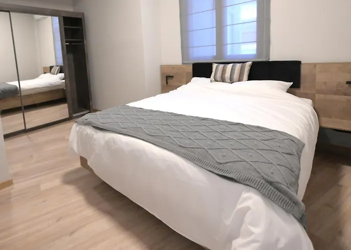 Umbrella Street Center Luxury 2 Bedroom