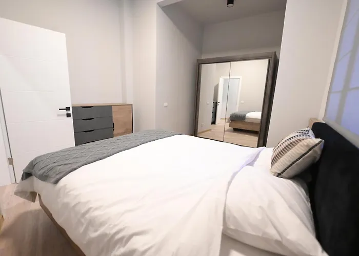 Umbrella Street Center Luxury 2 Bedroom شقة