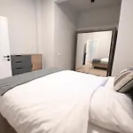 Umbrella Street Center Luxury 2 Bedroom Appartement