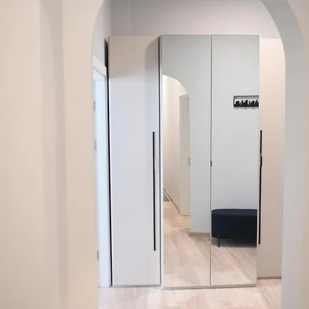 Umbrella Street Center Luxury 2 Bedroom Apartmán
