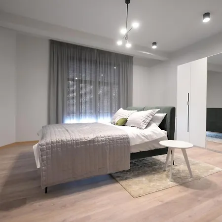 아파트 Umbrella Street Center Luxury 2 Bedroom