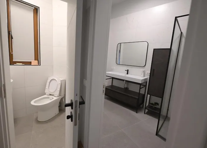 Umbrella Street Center Luxury 2 Bedroom