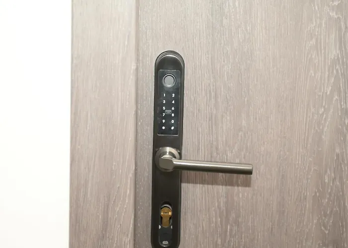 Umbrella Street Center Luxury 2 Bedroom *